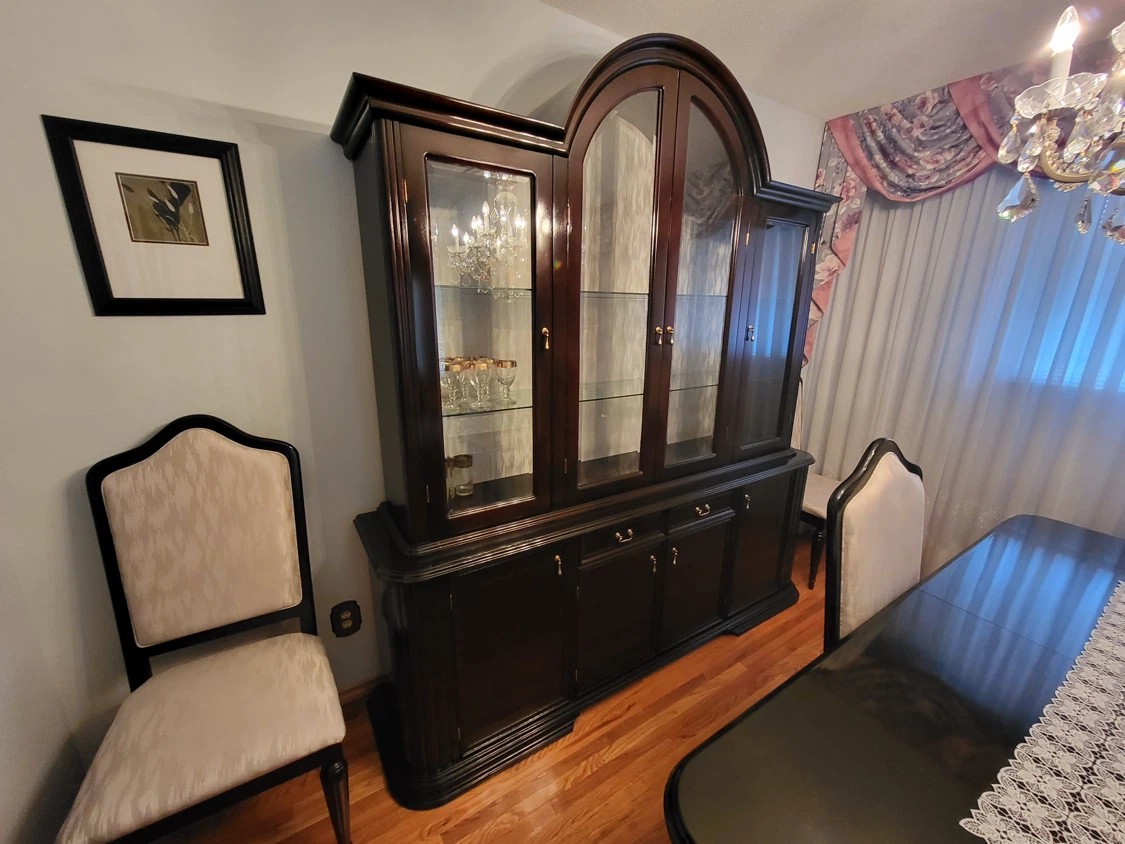Traditional Dark Wood Dining Set with Hutch - photo 3