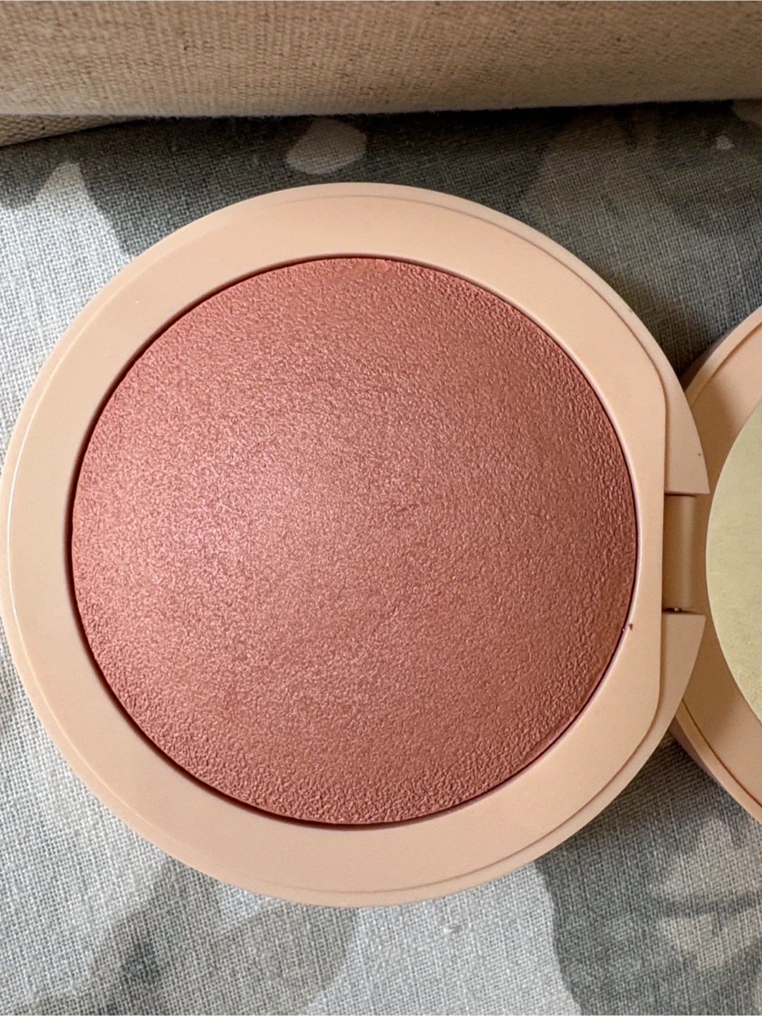 EM Cosmetics Heaven's Glow Magic Hour Blush - photo 2