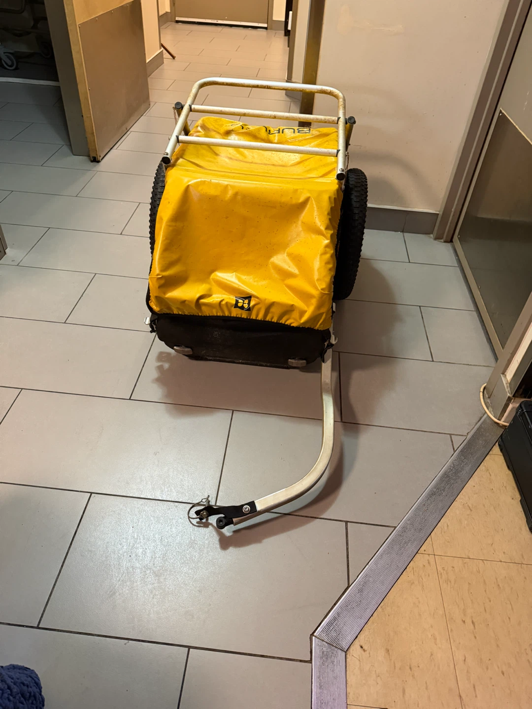 Burley Yellow Cargo Trailer - photo 2