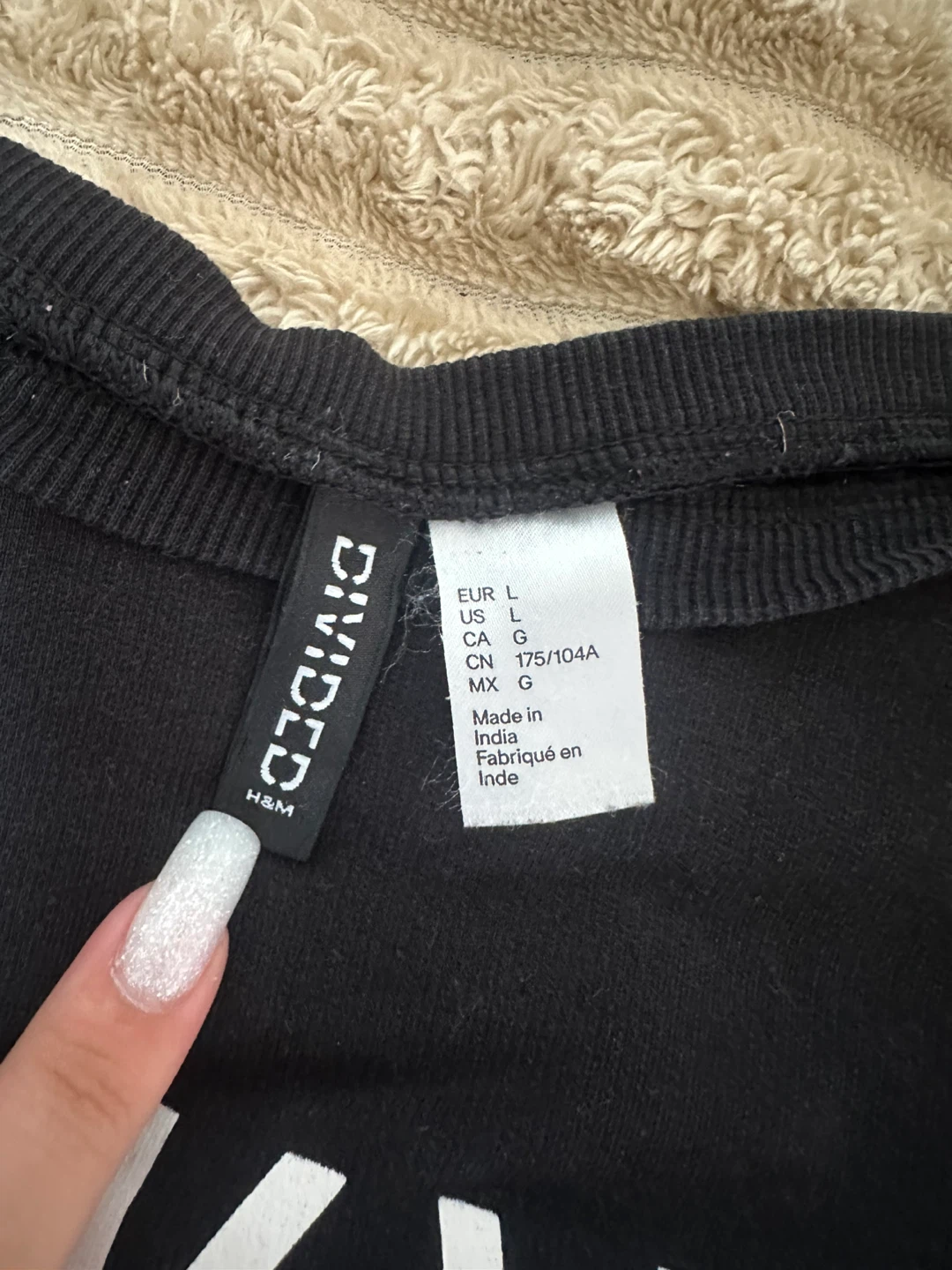 H&M Divided Black Tokyo Graphic Sweatshirt Size L - photo 2