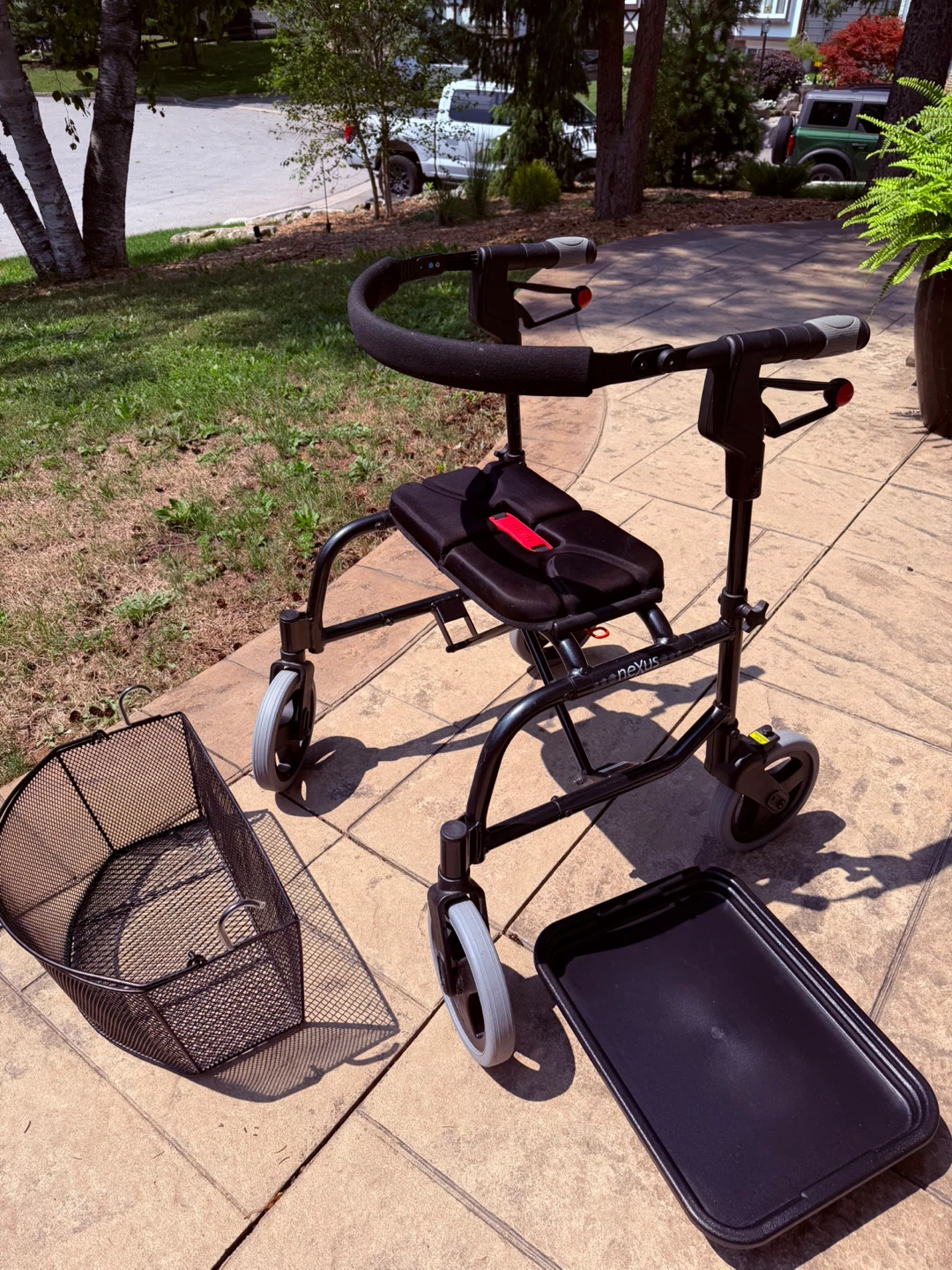 Nexus Walker with Seat, tray and Basket - photo 5
