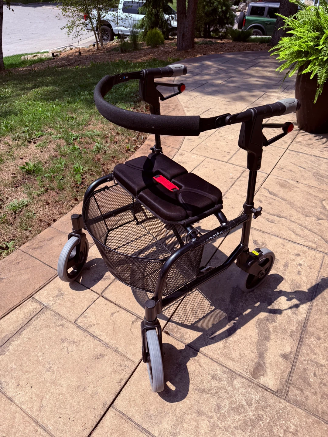 Nexus Walker with Seat, tray and Basket - photo 4