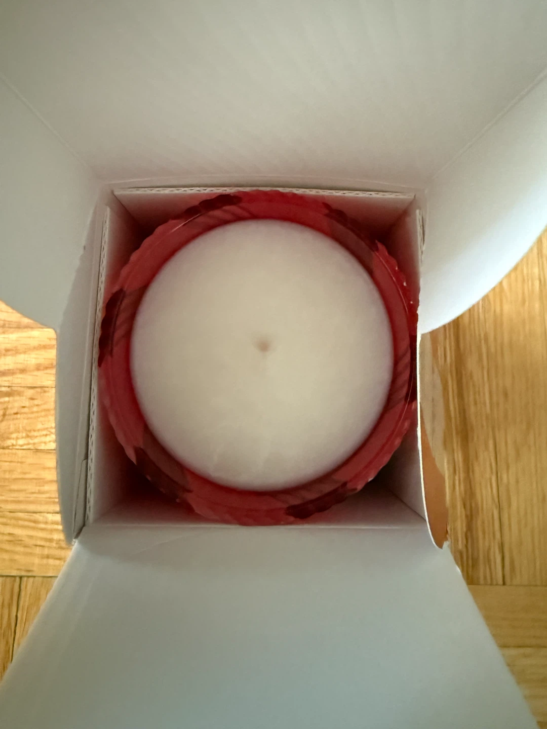NEW Voluspa Crushed Candy Cane Candle - photo 3