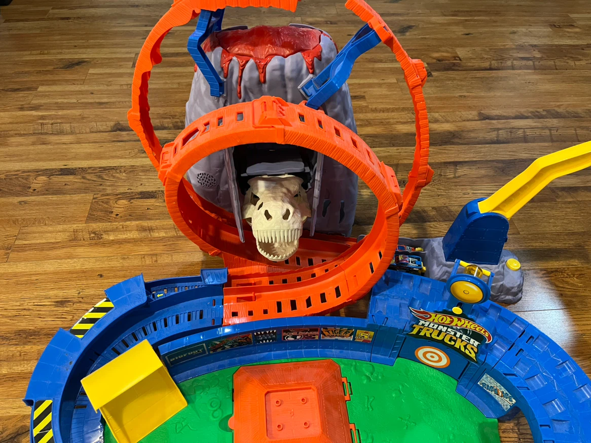 Hot Wheels Monster Trucks Volcano Arena Playset - photo 2