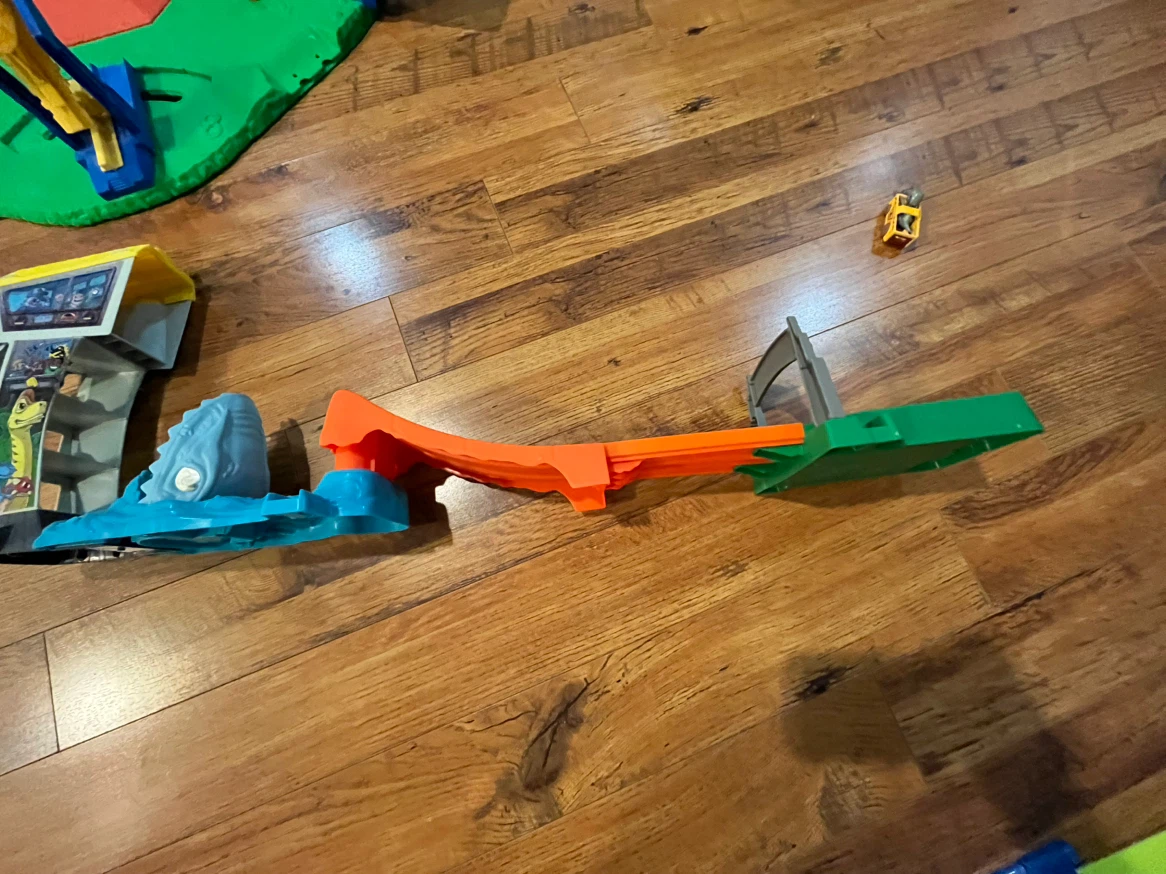 Hot Wheels Monster Trucks Volcano Arena Playset - photo 5