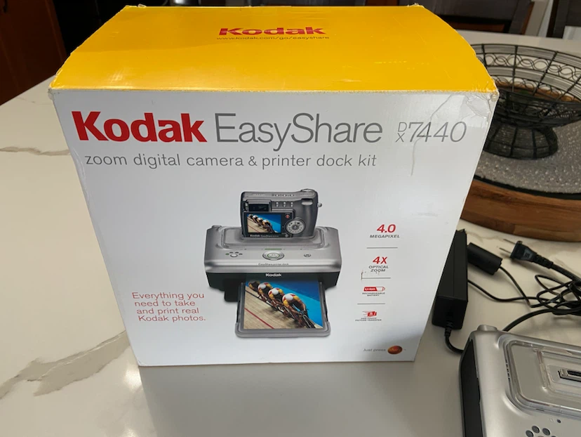 Kodak EasyShare CX7440 Digital Camera and Printer Dock Kit