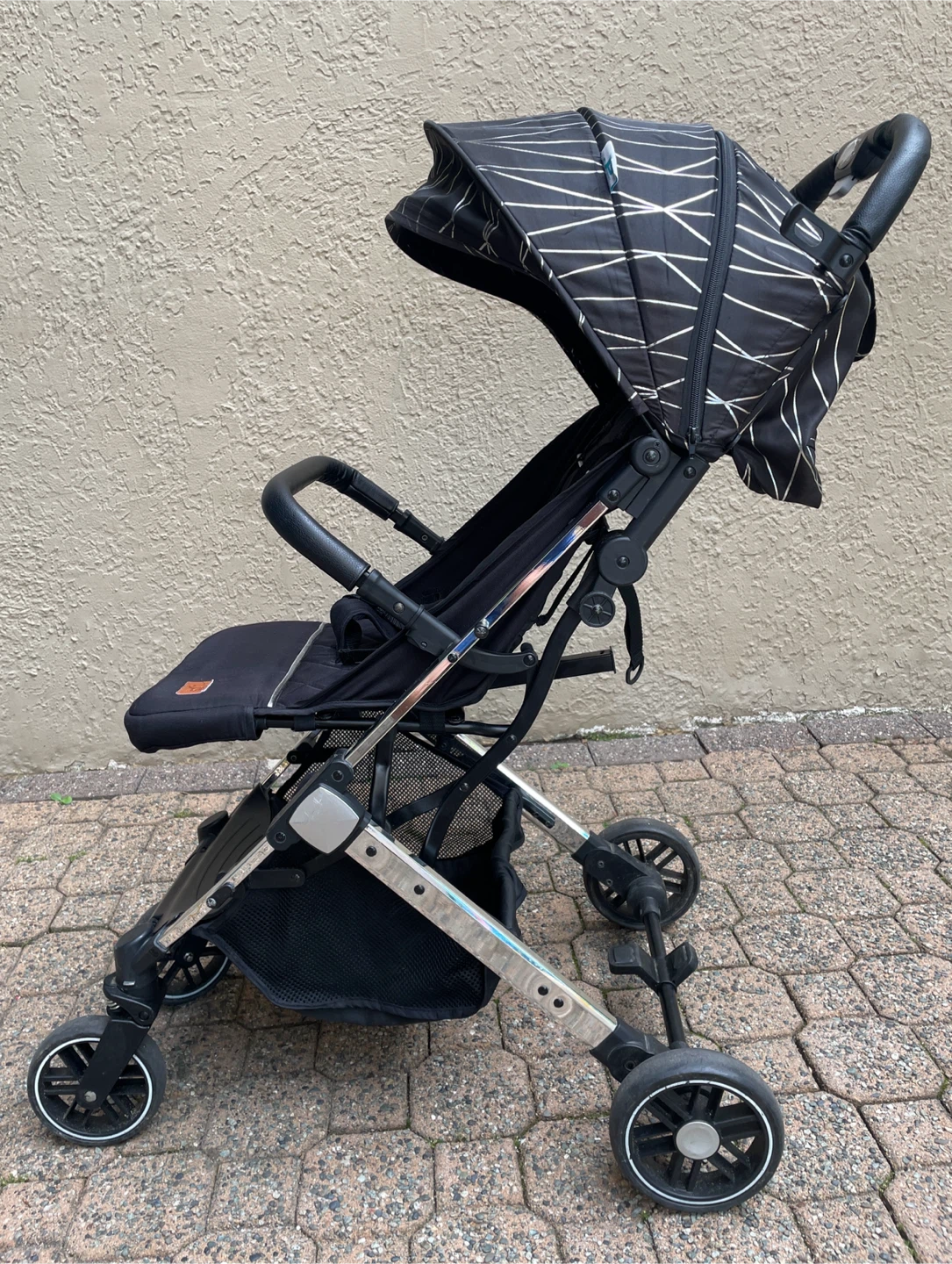 Black and White Patterned Stroller - photo 3
