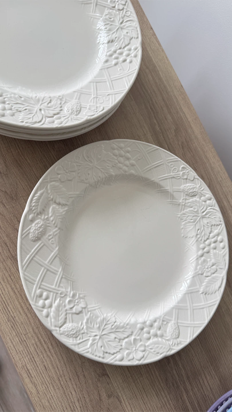 Mikasa English Countryside White DP900 Plates - Set of 6