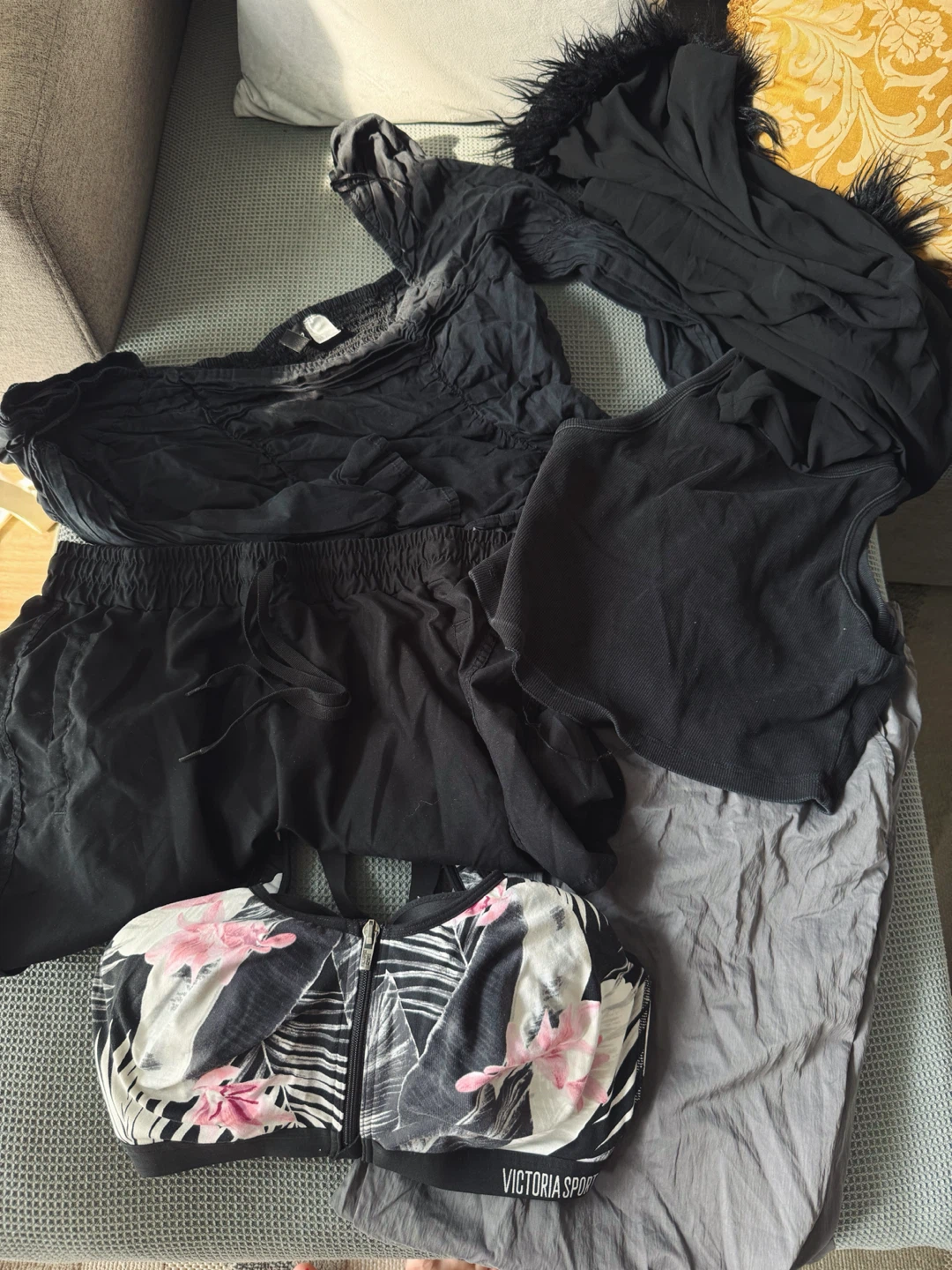Women’s Clothing Bundle – 10 Pieces