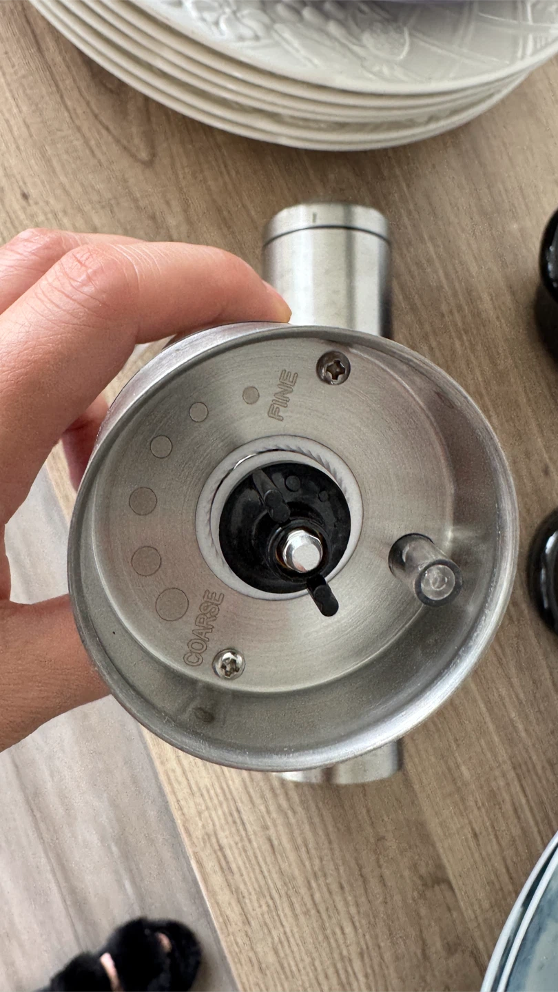 Electric Salt and Pepper Grinders Set - photo 3