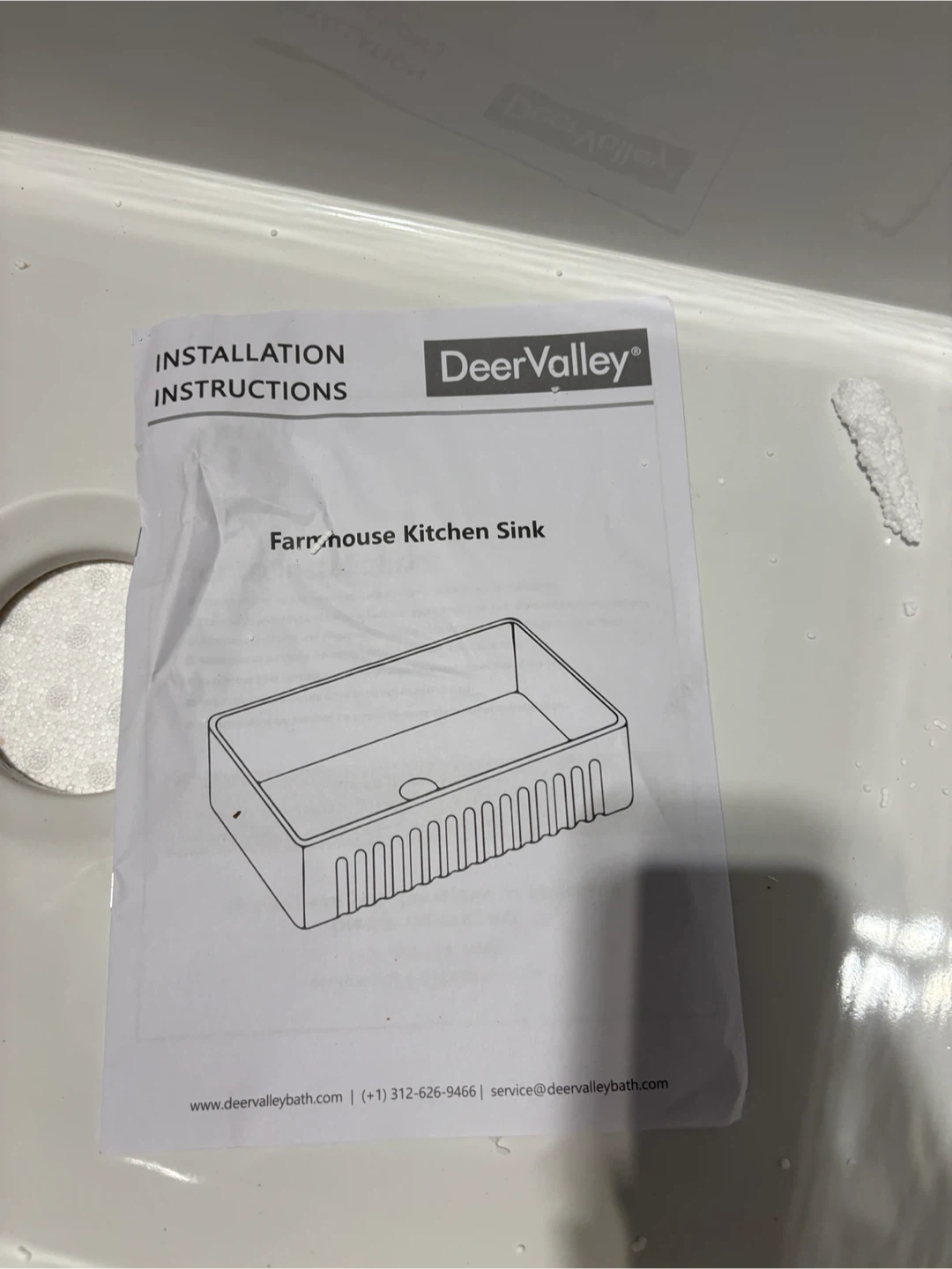 DeerValley Farmhouse Kitchen Sink 30"x18"- AS IS - photo 3