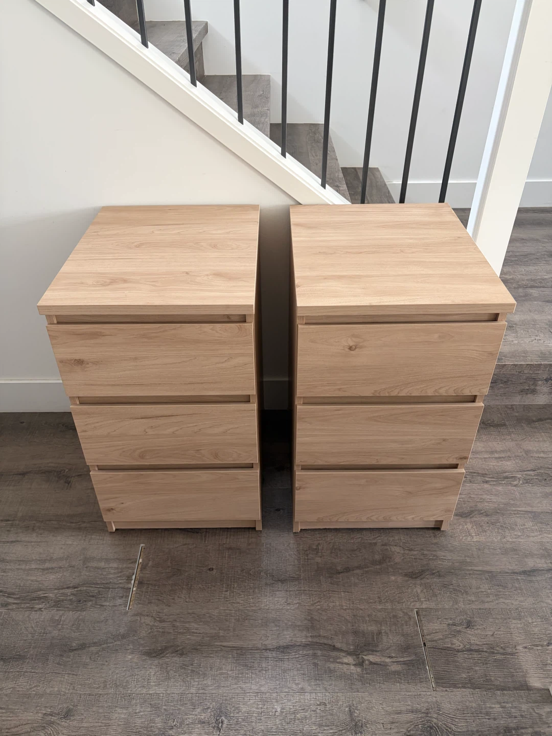 pair of nightstands with 3 drawers - photo 3