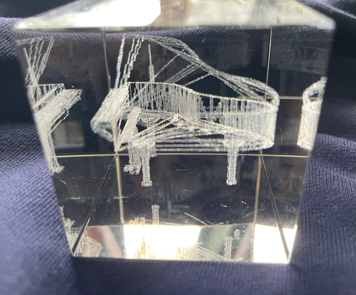 3D Crystal engraving of grand piano