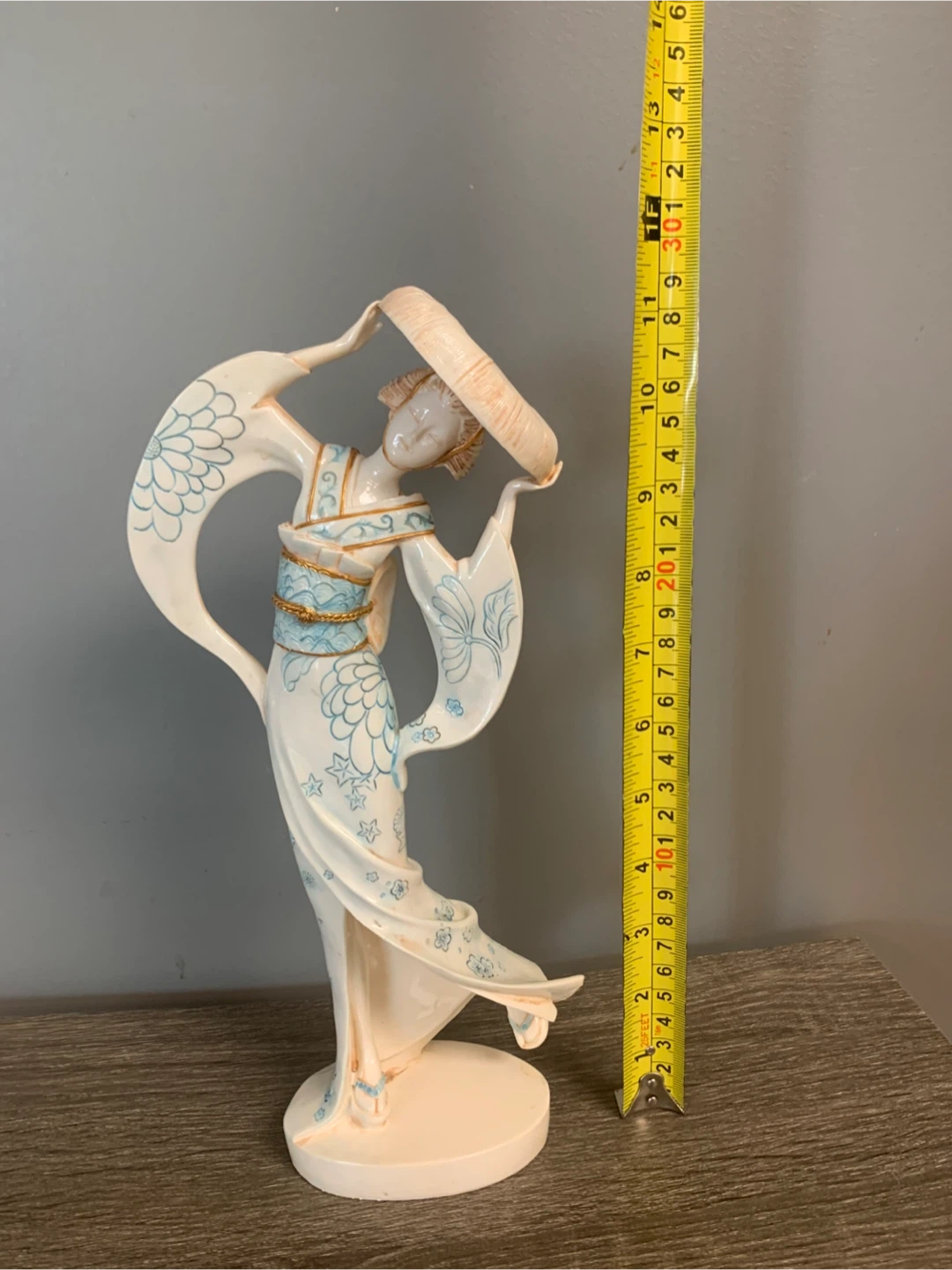 New- porcelain Geisha Figurine - photo 2