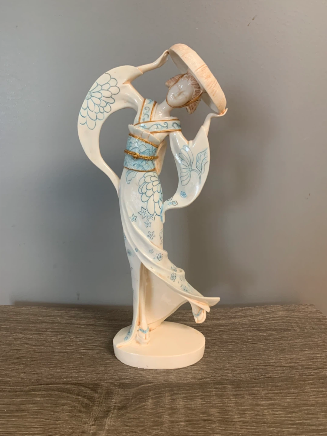 New- porcelain Geisha Figurine
