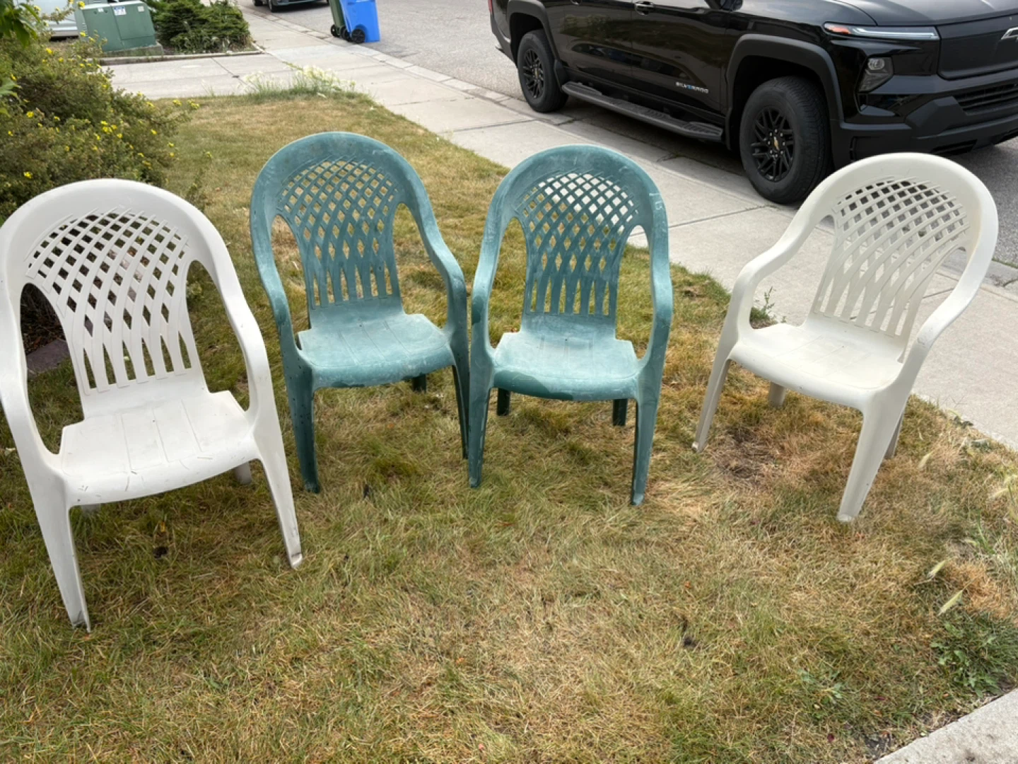 Plastic Patio Chairs - Set of 4 - photo 2