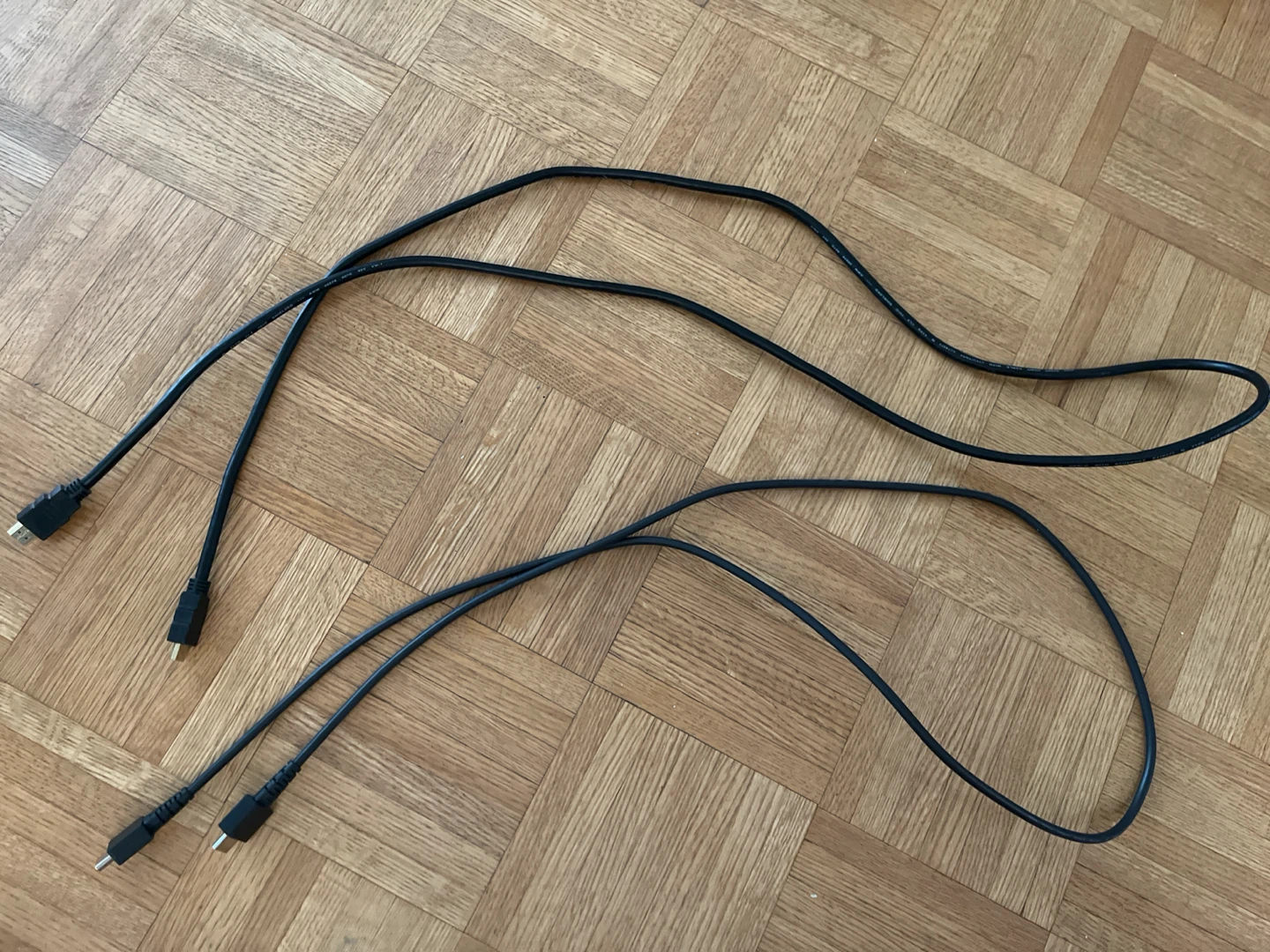 [Move out sale]2x Black HDMI Cables