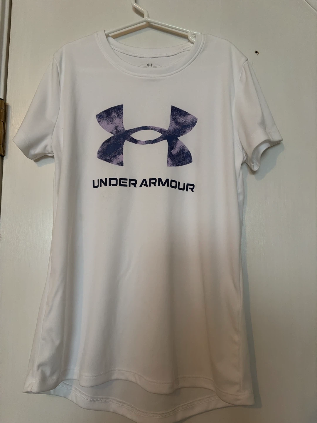 Under Armour White T-Shirt with Logo youth medium