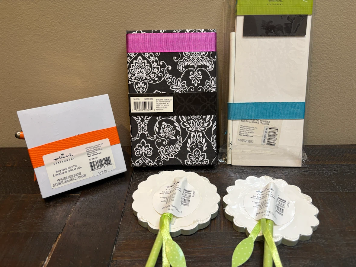 $8all~ Hallmark notepad Set bundle - photo 2