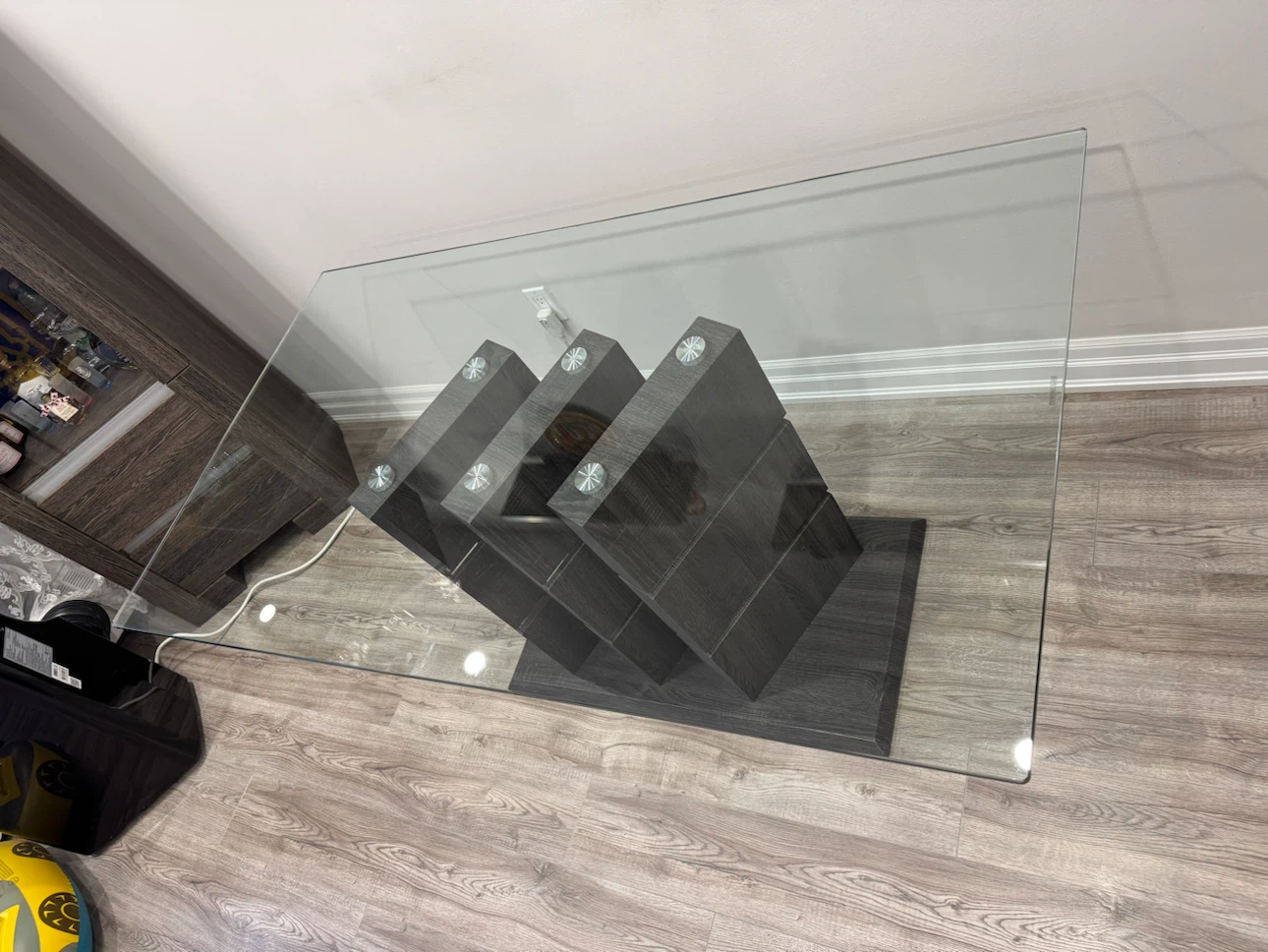 Dining table with a clear glass top and a solid wooden base - photo 4