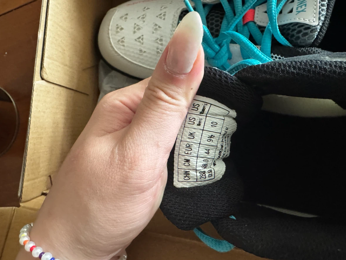 Yonex Badminton Shoes Size 10 - photo 2