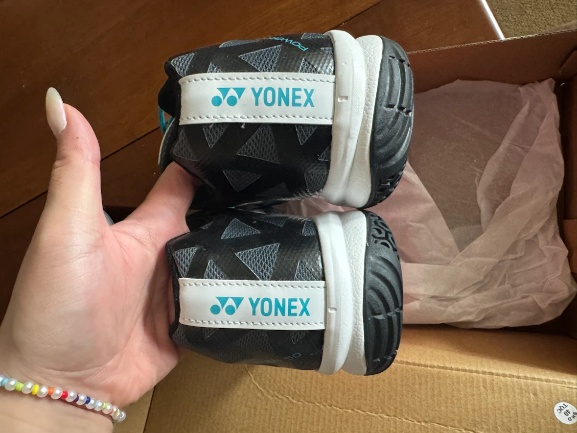 Yonex Badminton Shoes Size 10 - photo 3