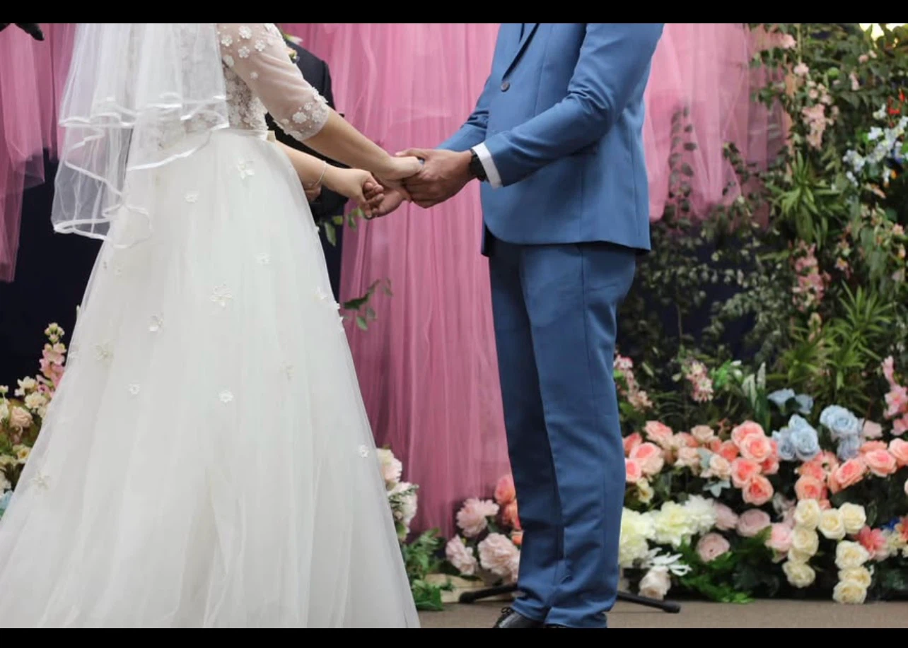 Whimsical Floral Lace and Tulle Wedding Dress Gown - photo 5