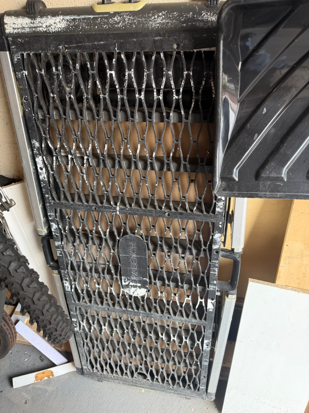 TUFFBENCH Folding Gate