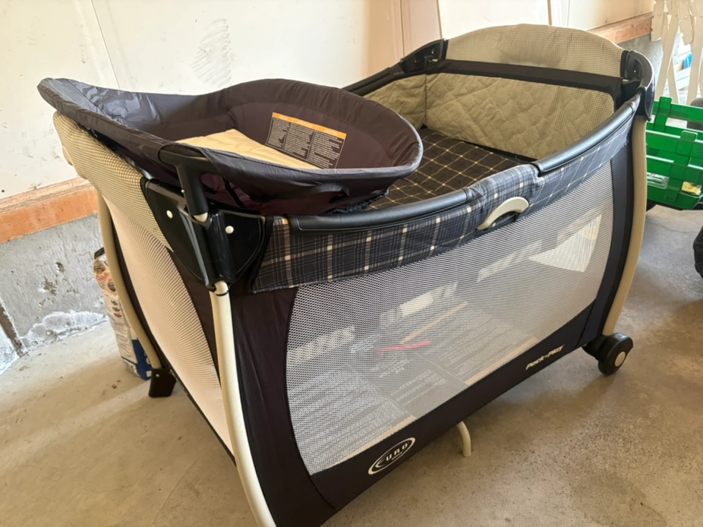 Graco Pack 'n Play Portable Playard - photo 3