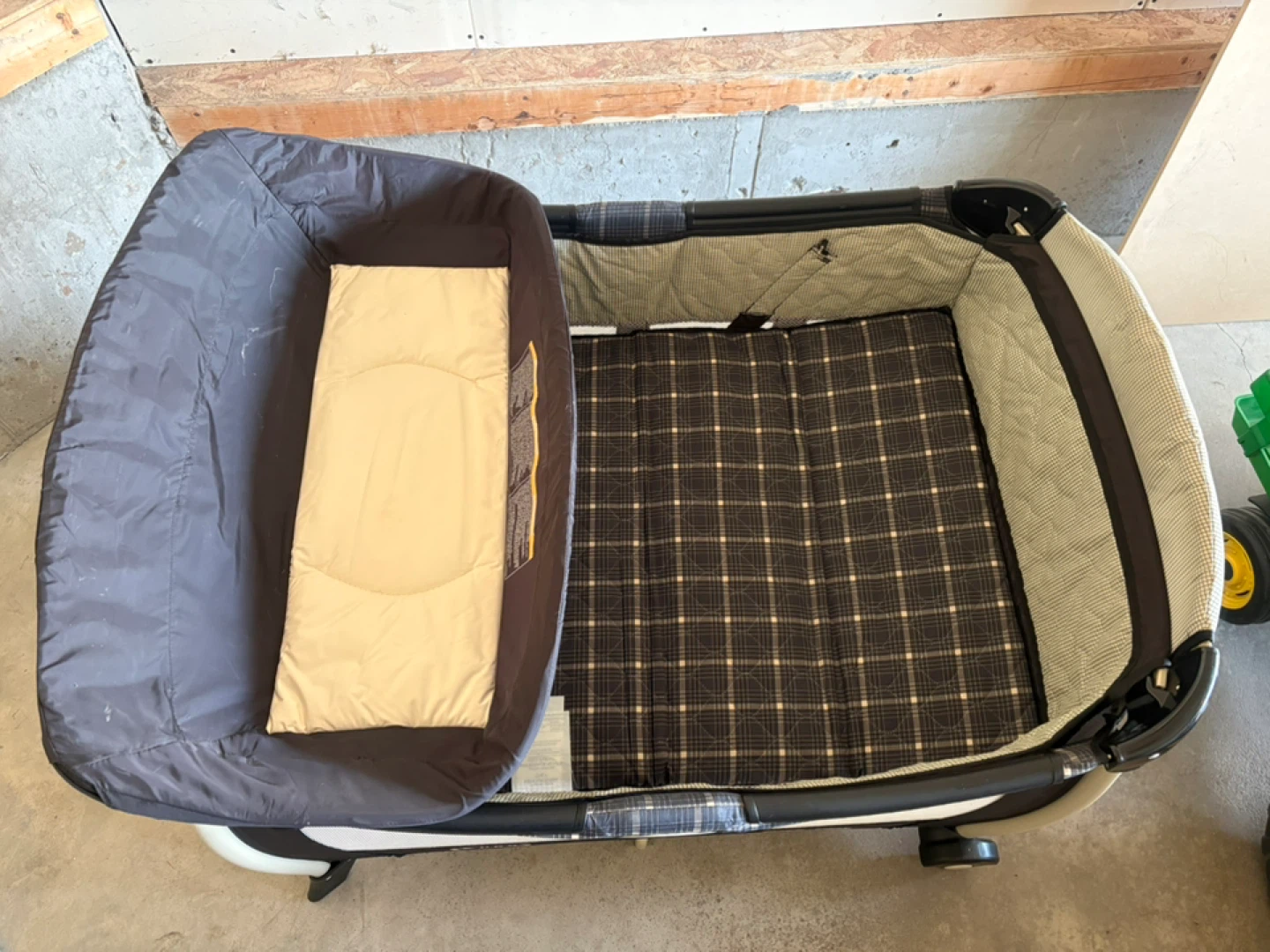Graco Pack 'n Play Portable Playard - photo 2