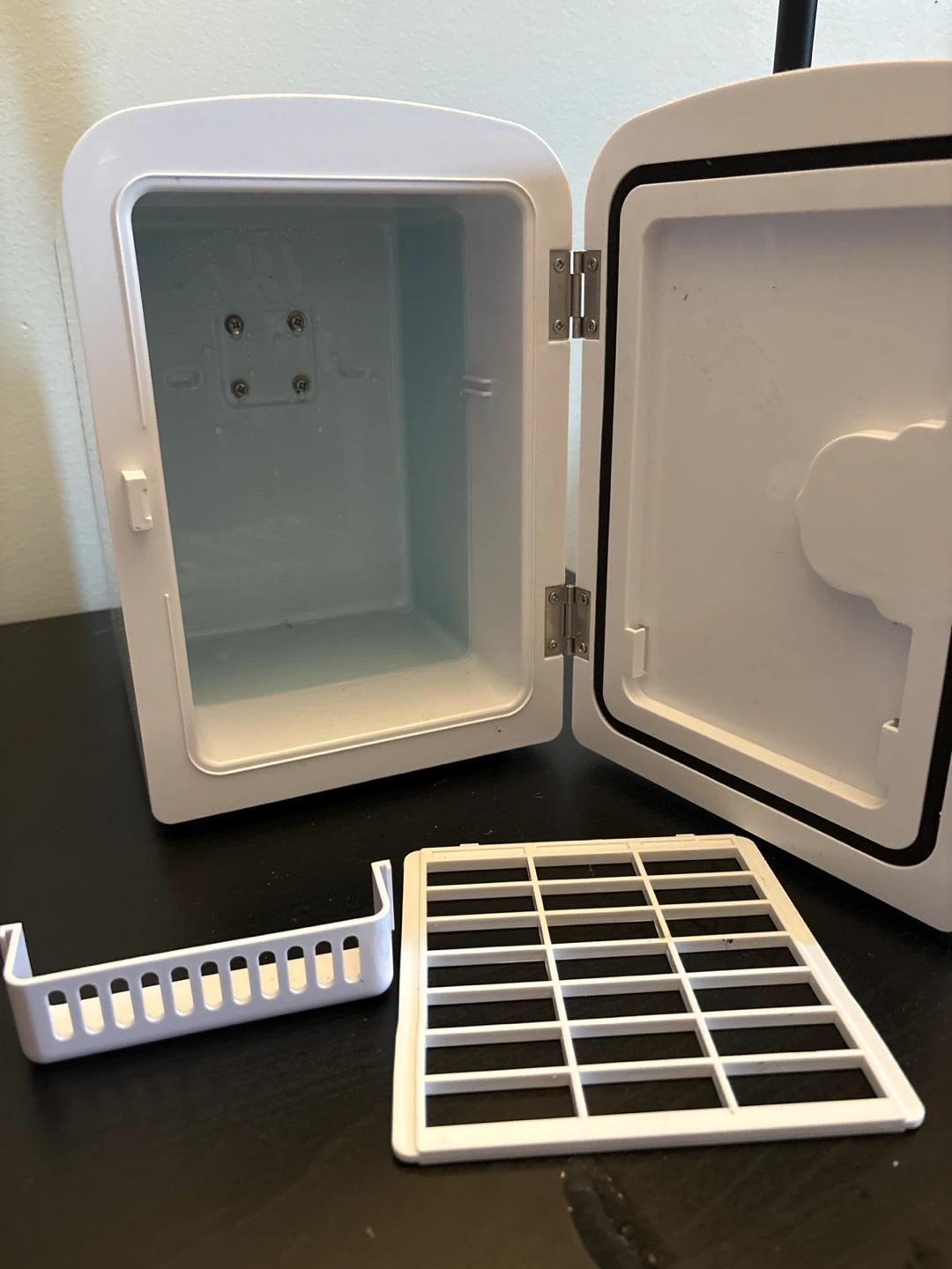 Chefman ICEMAN Mini Fridge - photo 4