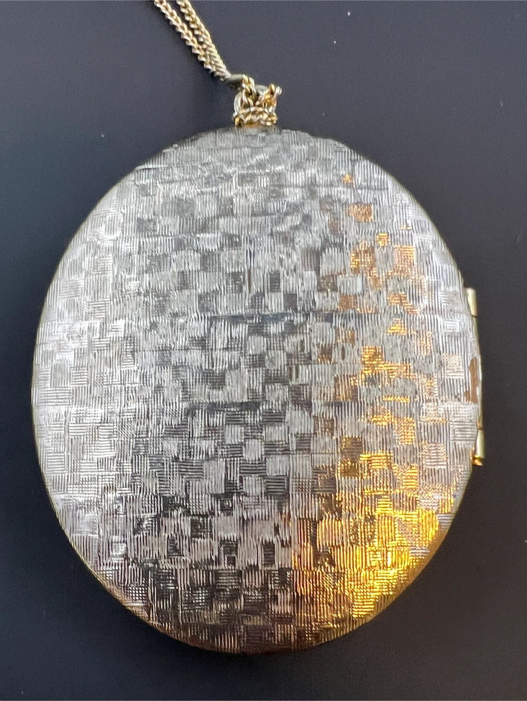 Vintage Gold-Tone Oval Locket Necklace - photo 2