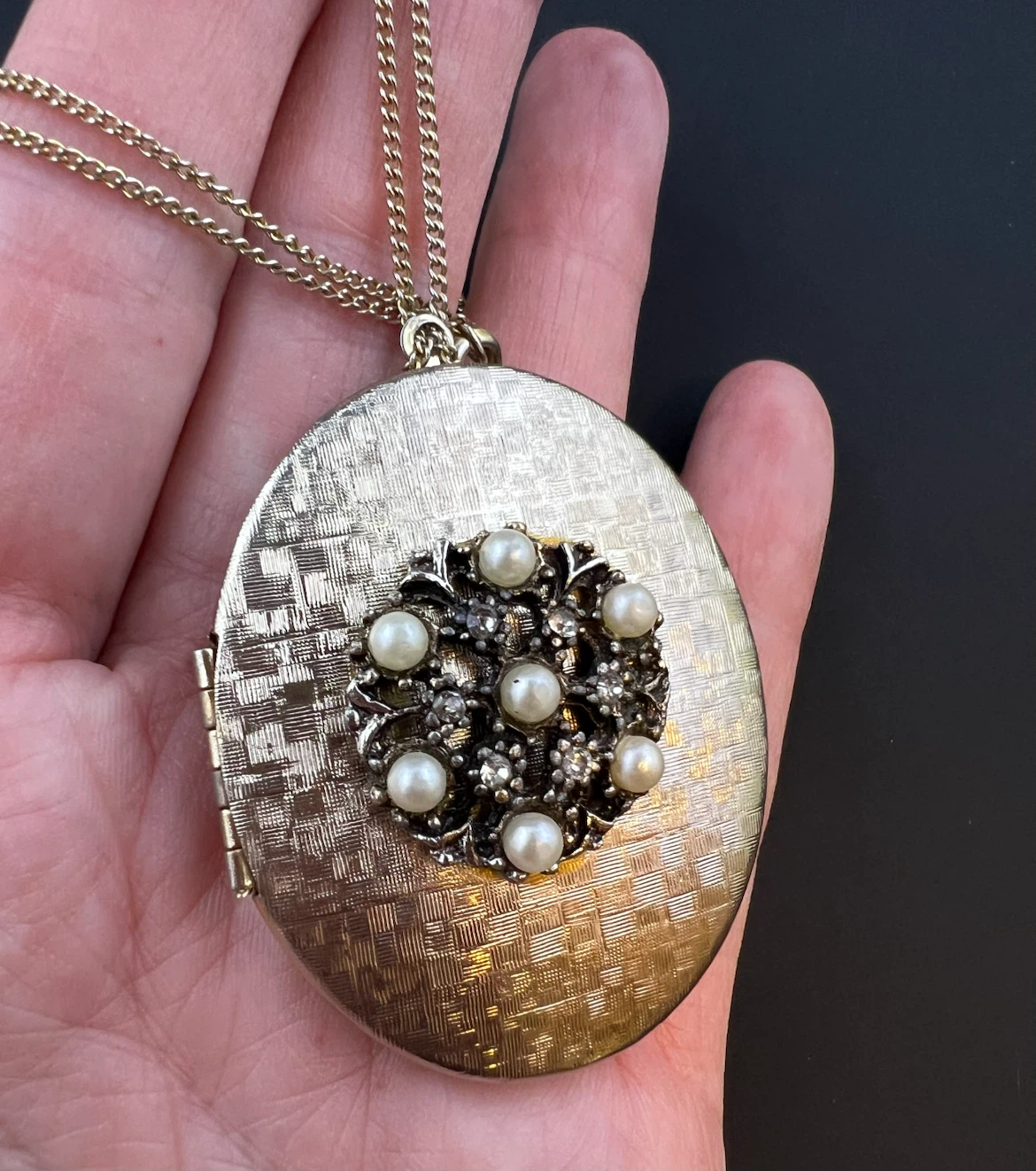 Vintage Gold-Tone Oval Locket Necklace - photo 4