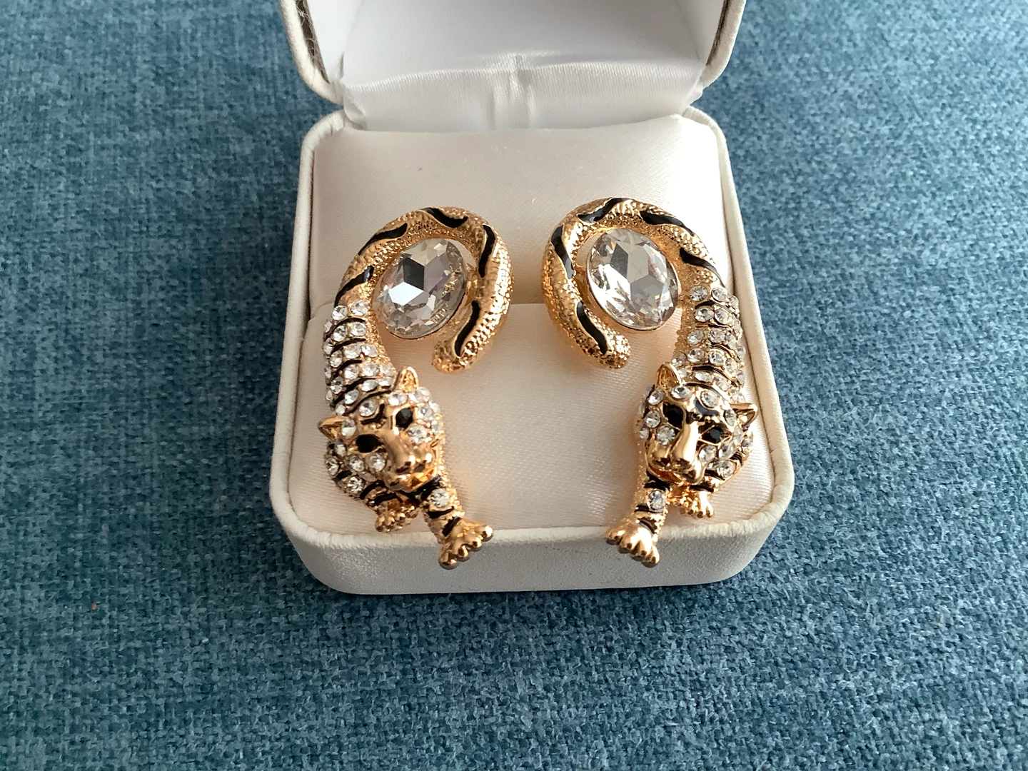 Sweet Gold Tone Tiger Earrings w Clear Crystals & Rhinestones 🐞