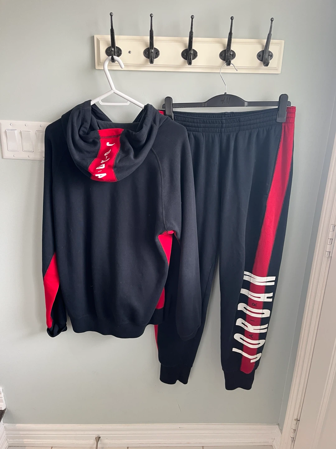Jordan Black & Red Hoodie and Sweatpants Set - photo 2