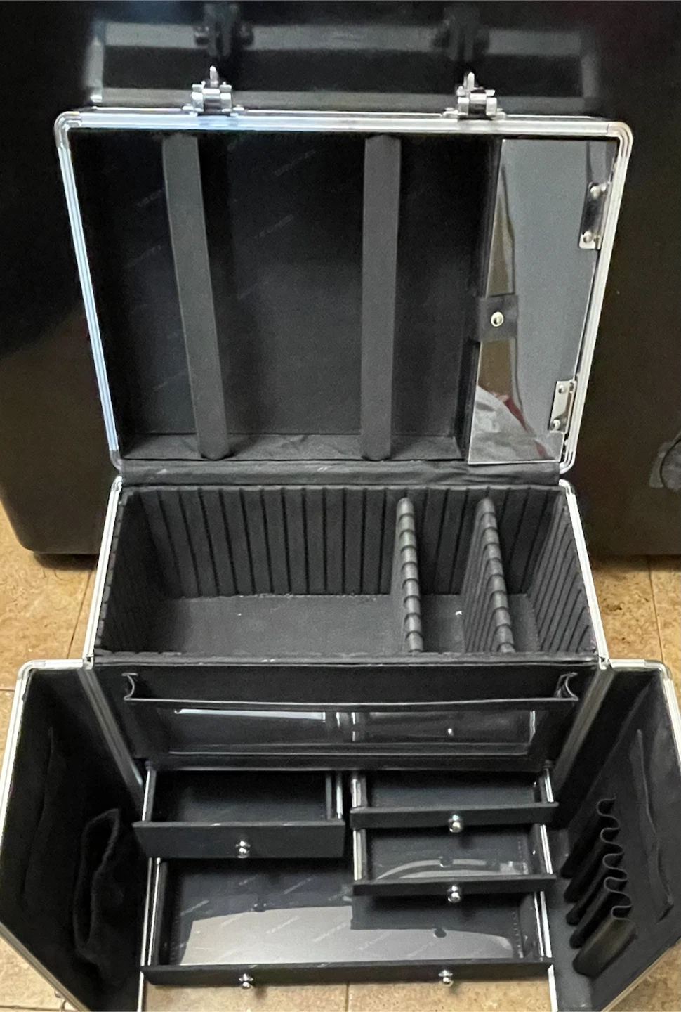 Professional Cosmetics Carry Case - Brand New - photo 2