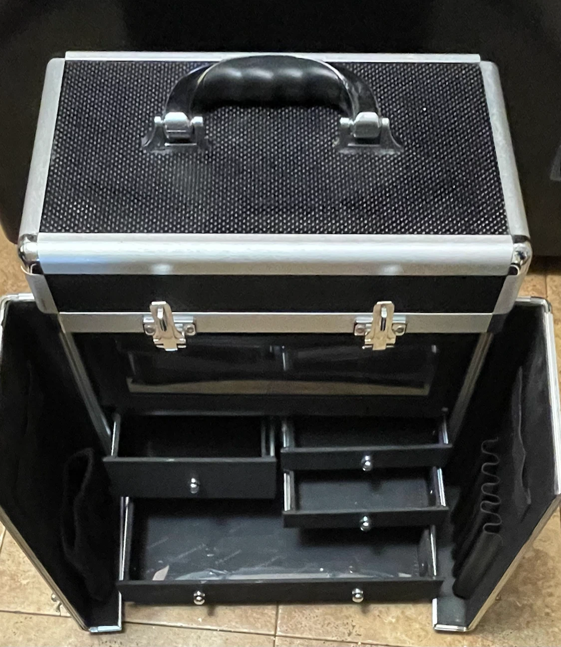 Professional Cosmetics Carry Case - Brand New - photo 3