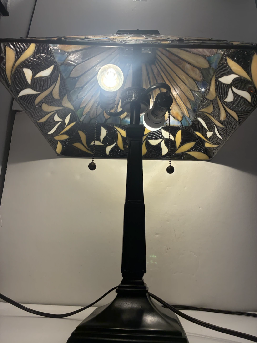 Tiffany Style Stained Glass Lamp - photo 3