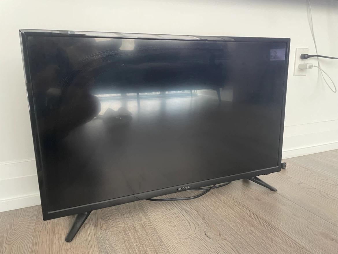 32 in TV + chromecast - photo 2