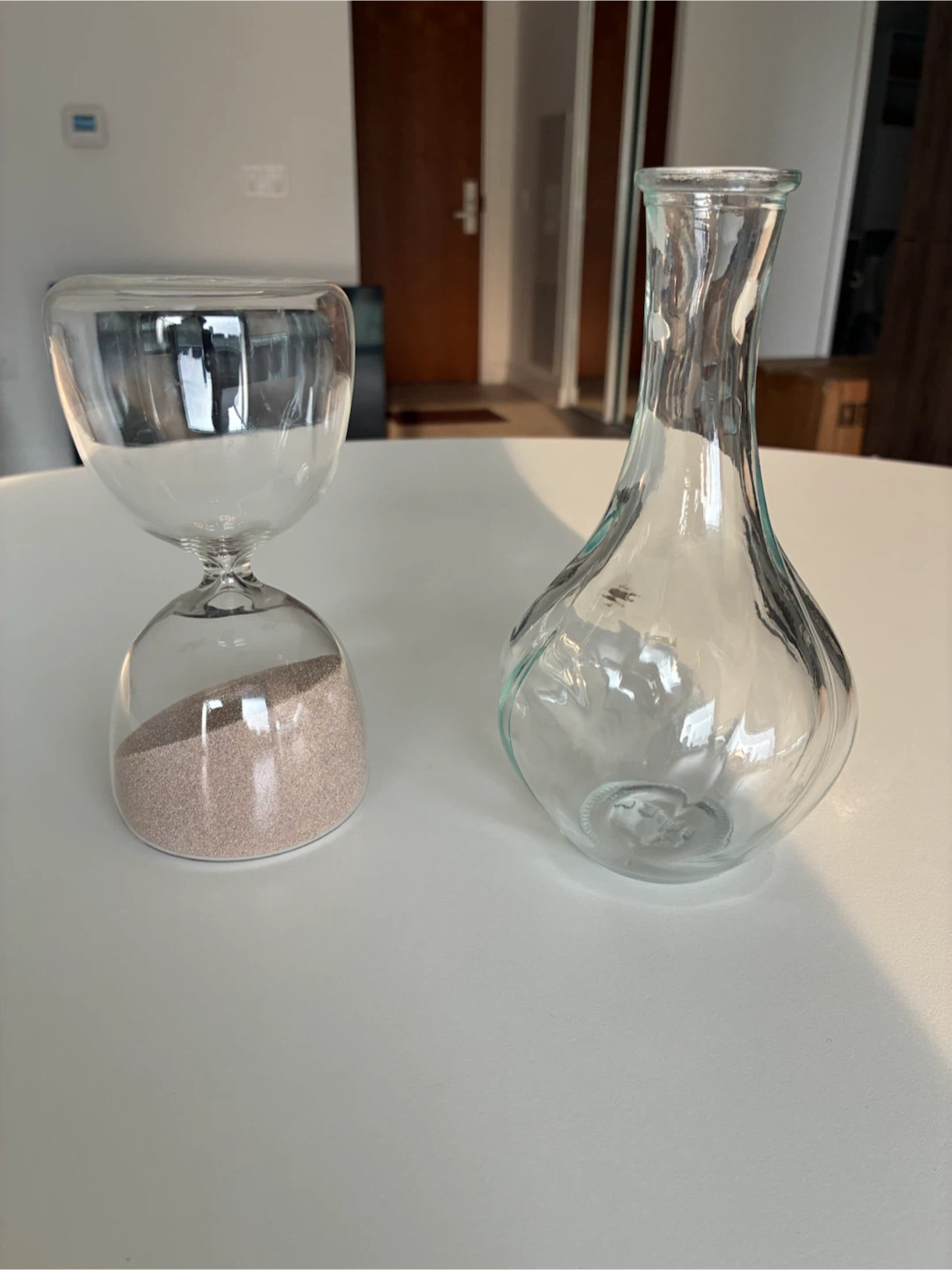 IKEA Cristal vase and hourglass
