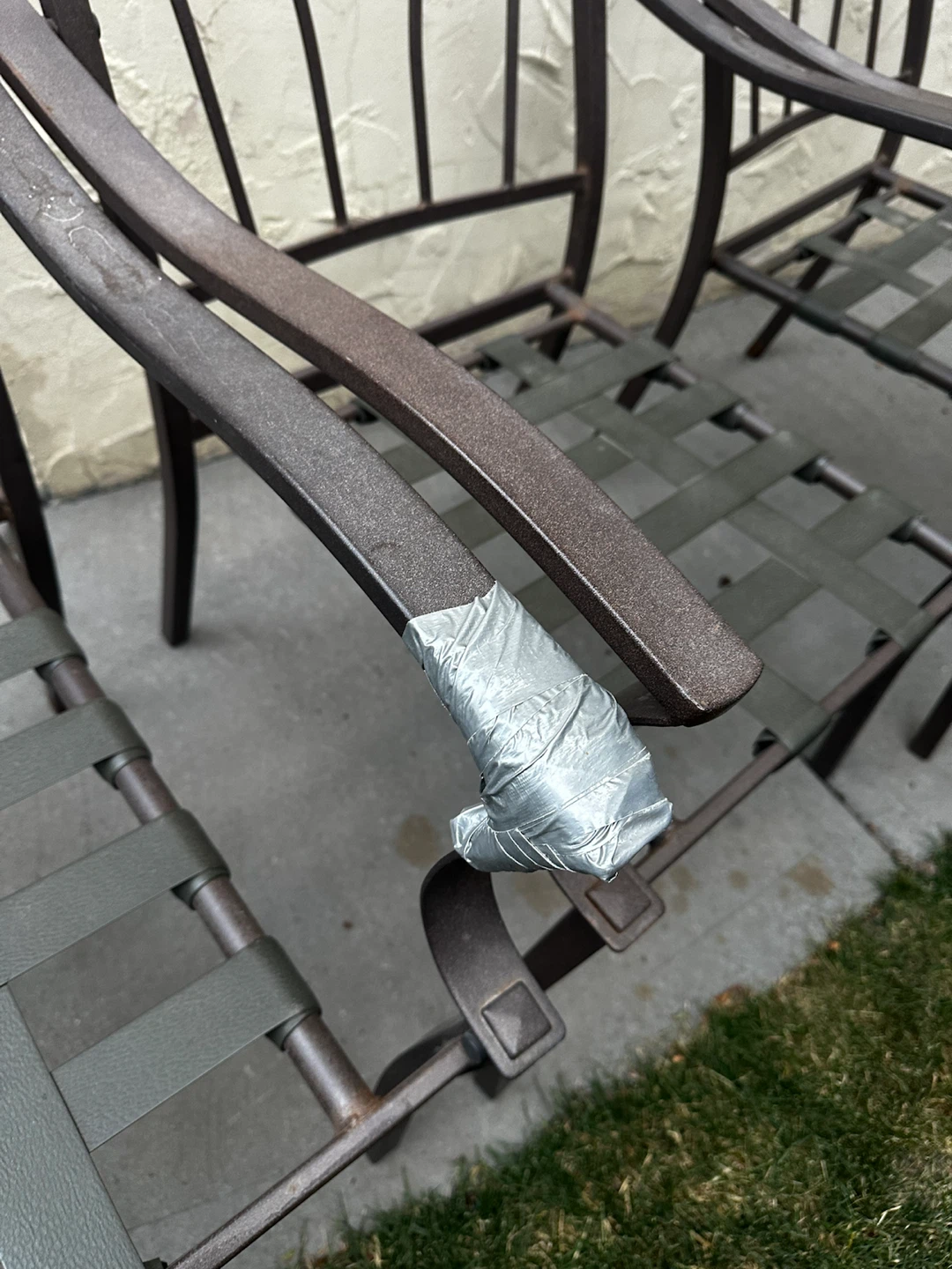 Patio chairs with cushions and a table - photo 4