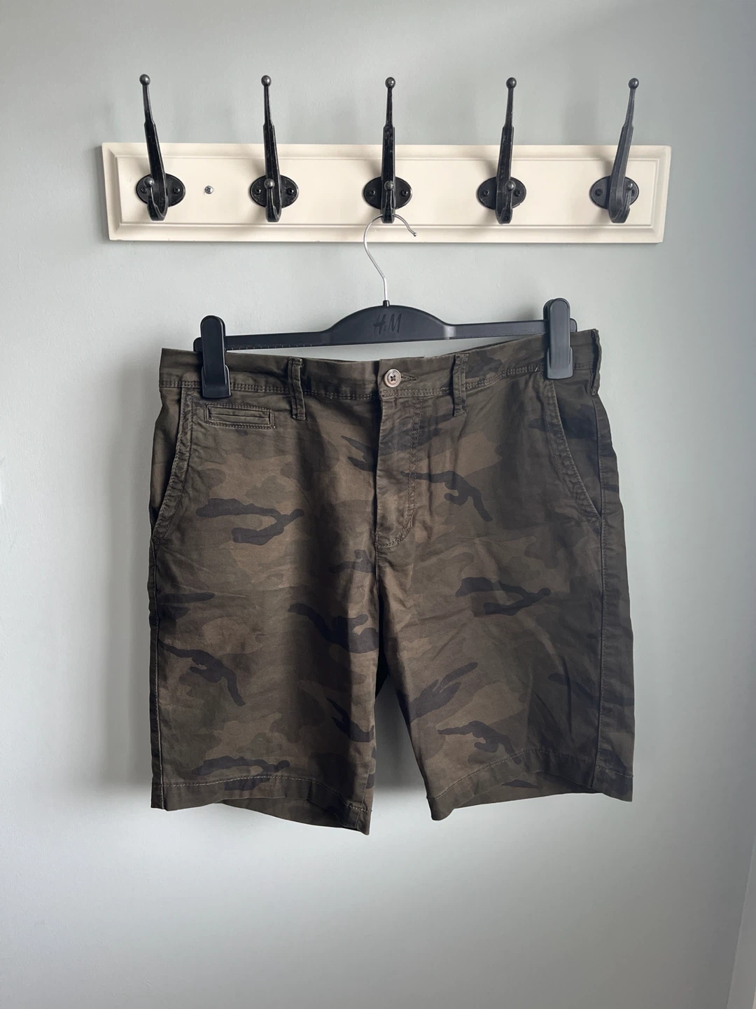 American Eagle Camo Shorts - Size 32