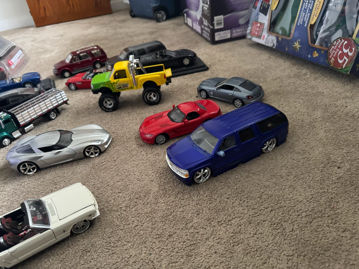 14 Diecast Cars and Trucks - photo 4