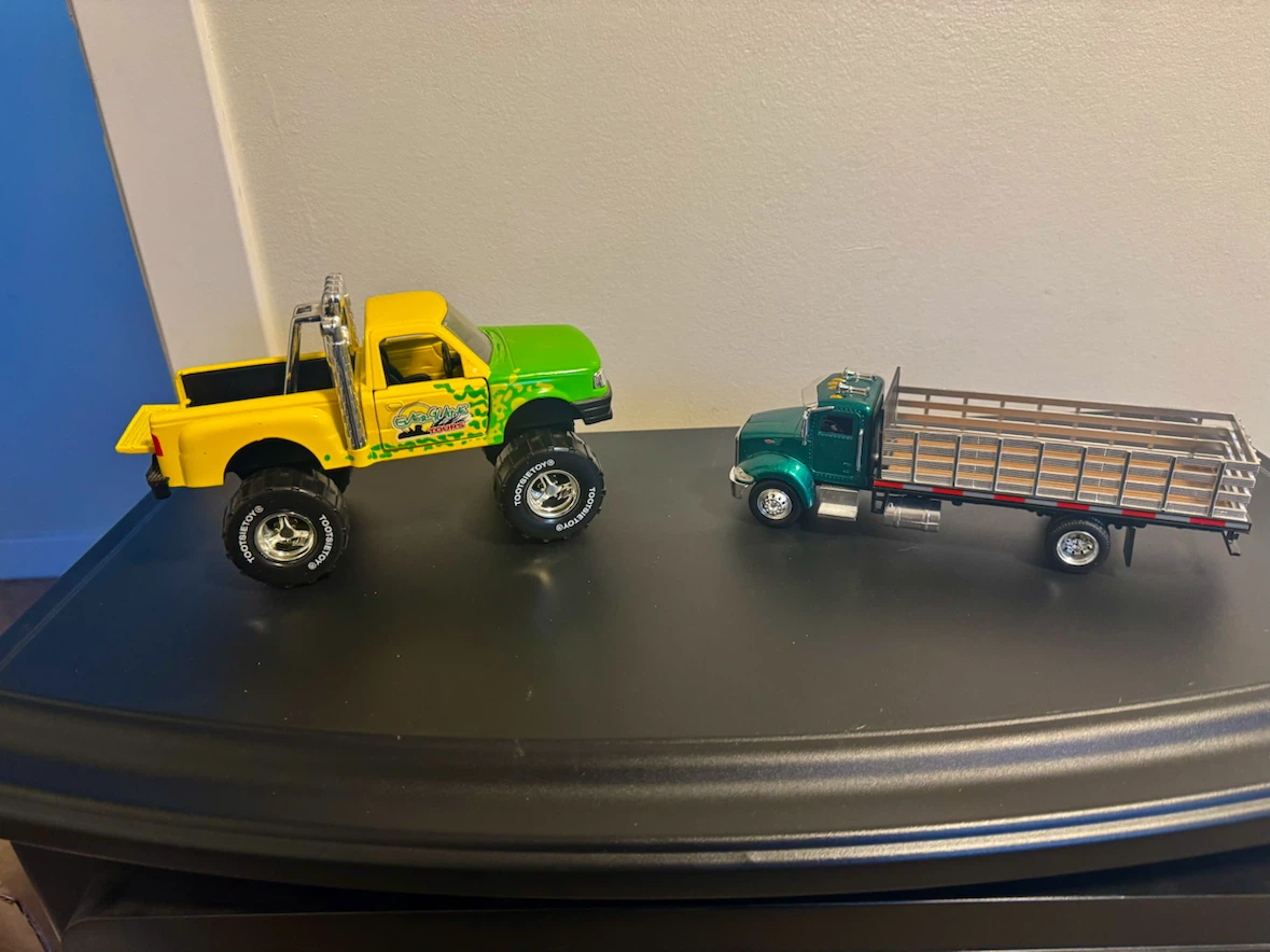 14 Diecast Cars and Trucks - photo 5