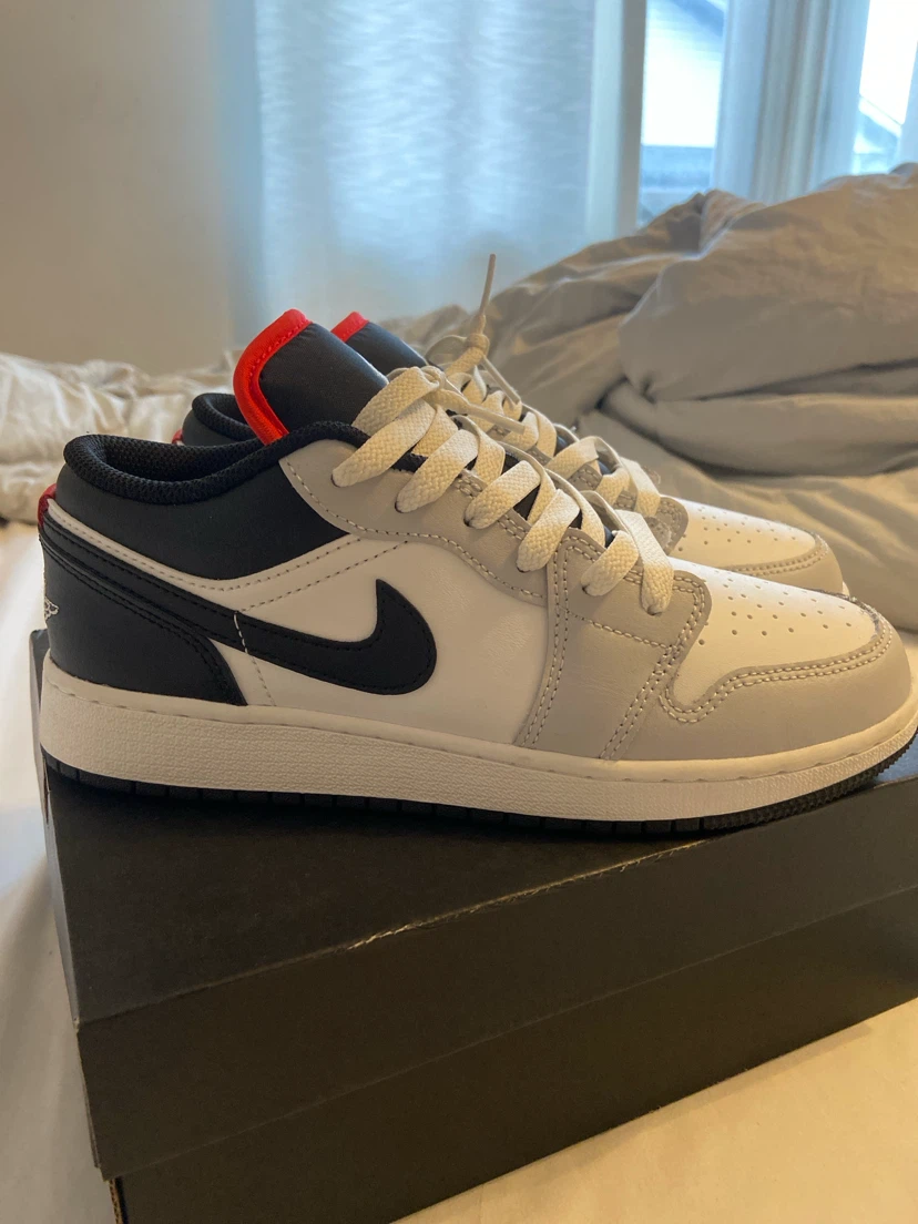 Nike Air Jordan 1 Low (GS) Black/White/Grey Youth Sneakers - photo 3