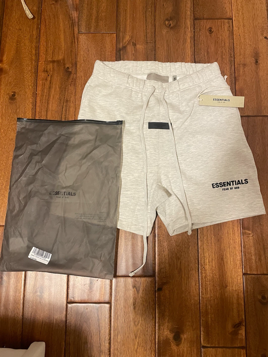 Essentials Shorts - Medium (Light Oatmeal/White)
