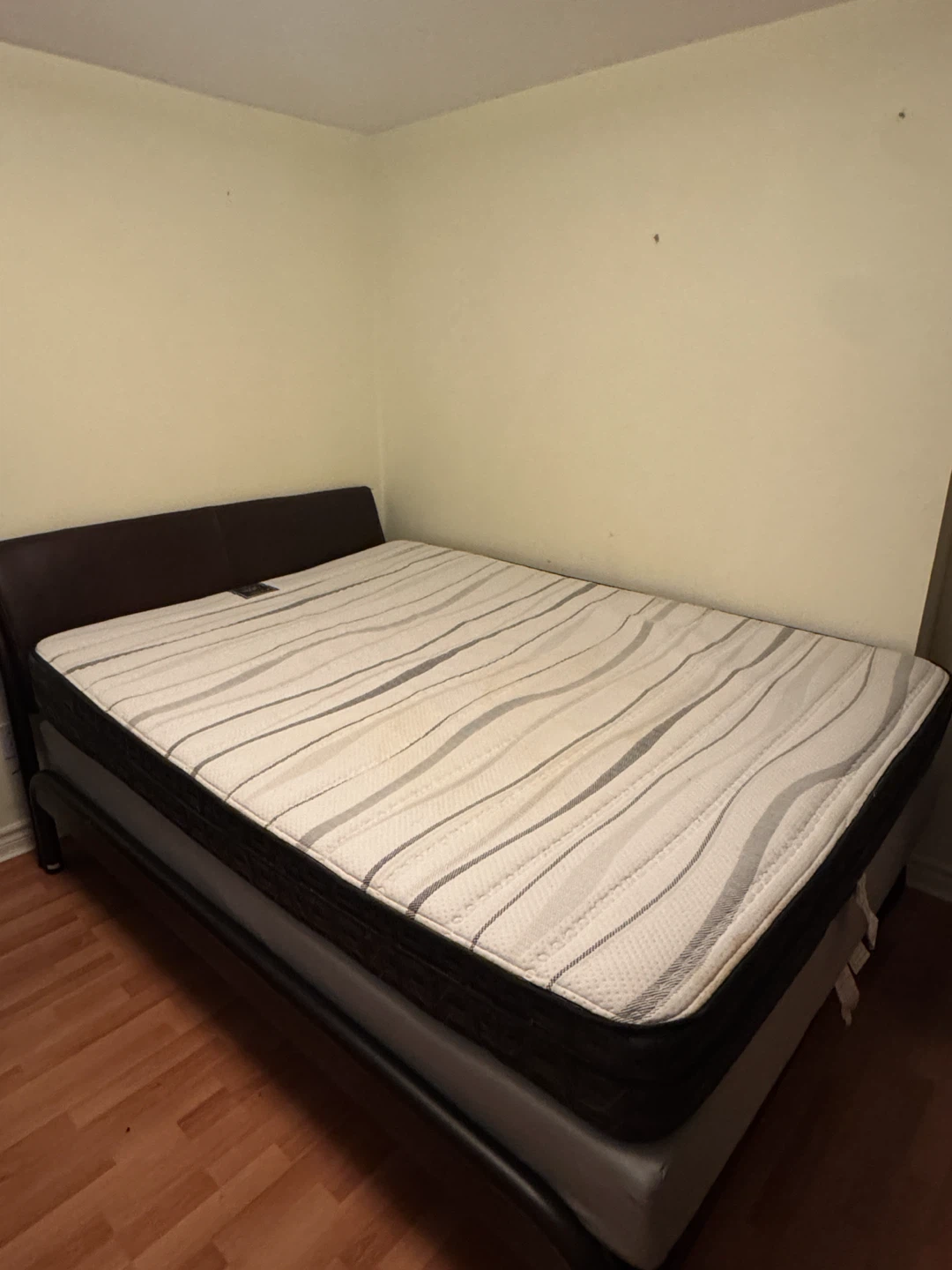 Queen Size Mattress – Coil-Free / No Springs