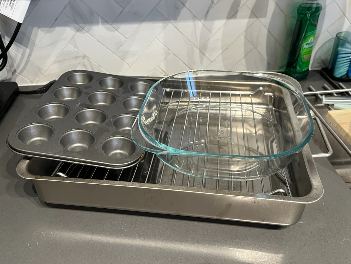 Roasting Pan and Assorted Ovenware Bundle