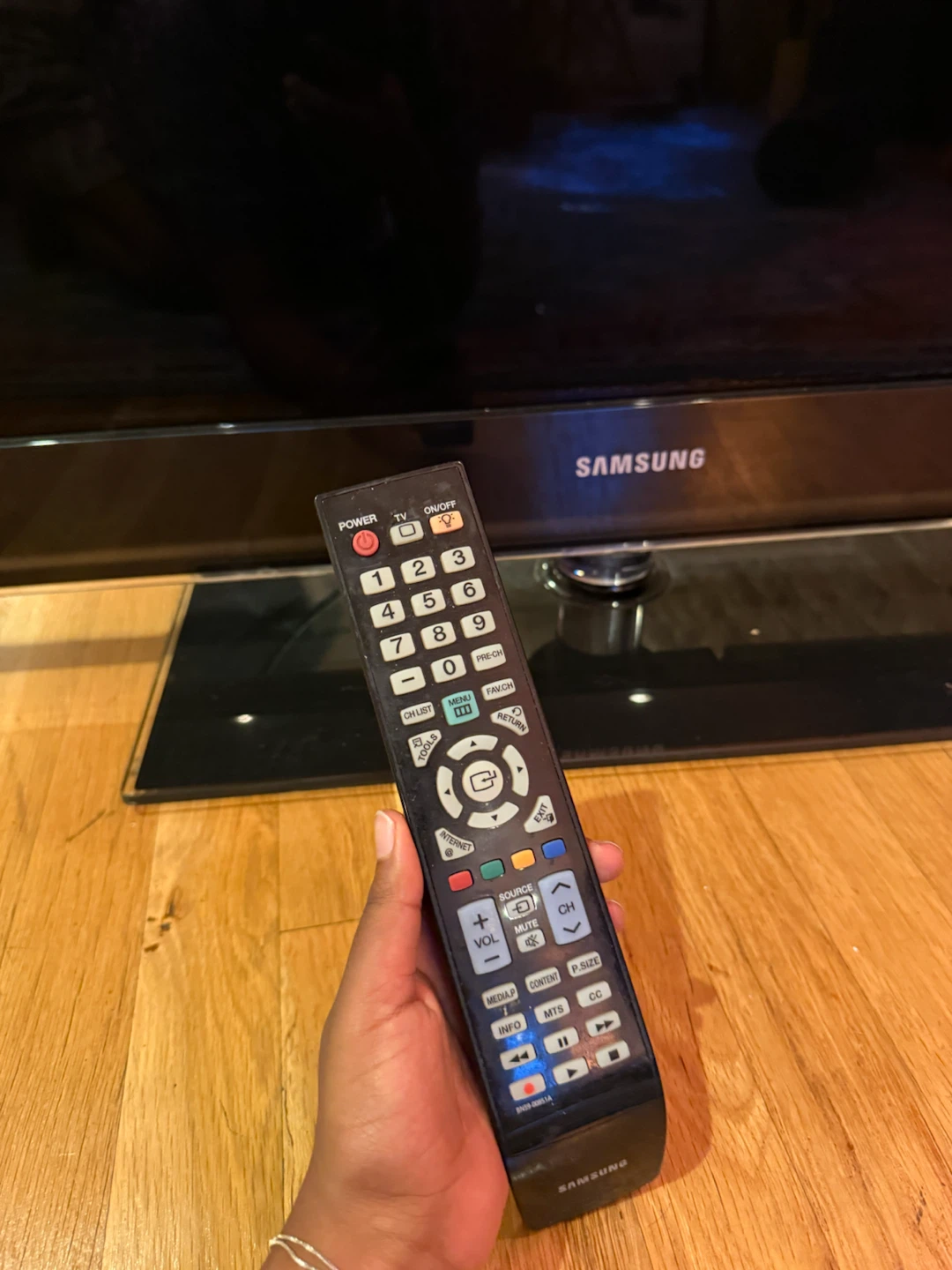 Samsung 52inch TV with Remote - photo 3