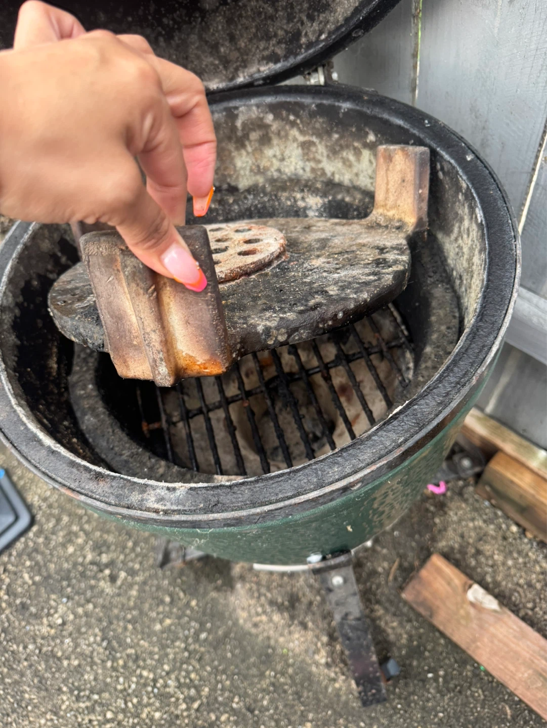 Big Green Egg Grill - photo 5